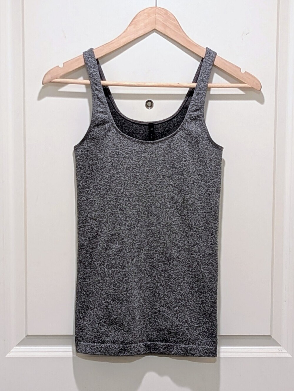 3/$30 GUC Aritzia Babaton XS Grey Nylon Blend Stretch Cami